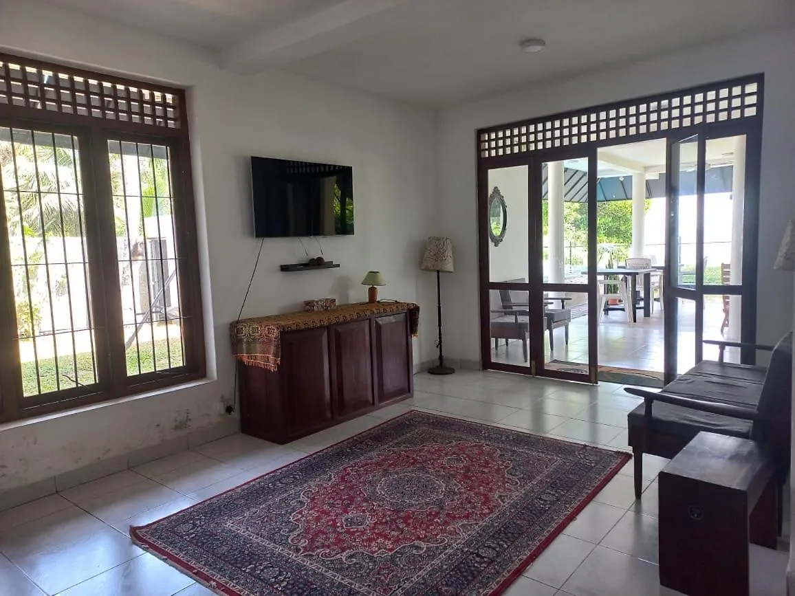 Villa Crystal Lagoon Negombo Hotel