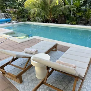 https://house-indigo-with-pool-200m-to-beach.queenslandhotels.net