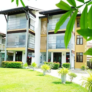 https://sea-breeze-deluxe-inn-27-4-palangathura-west.negombohotels.net